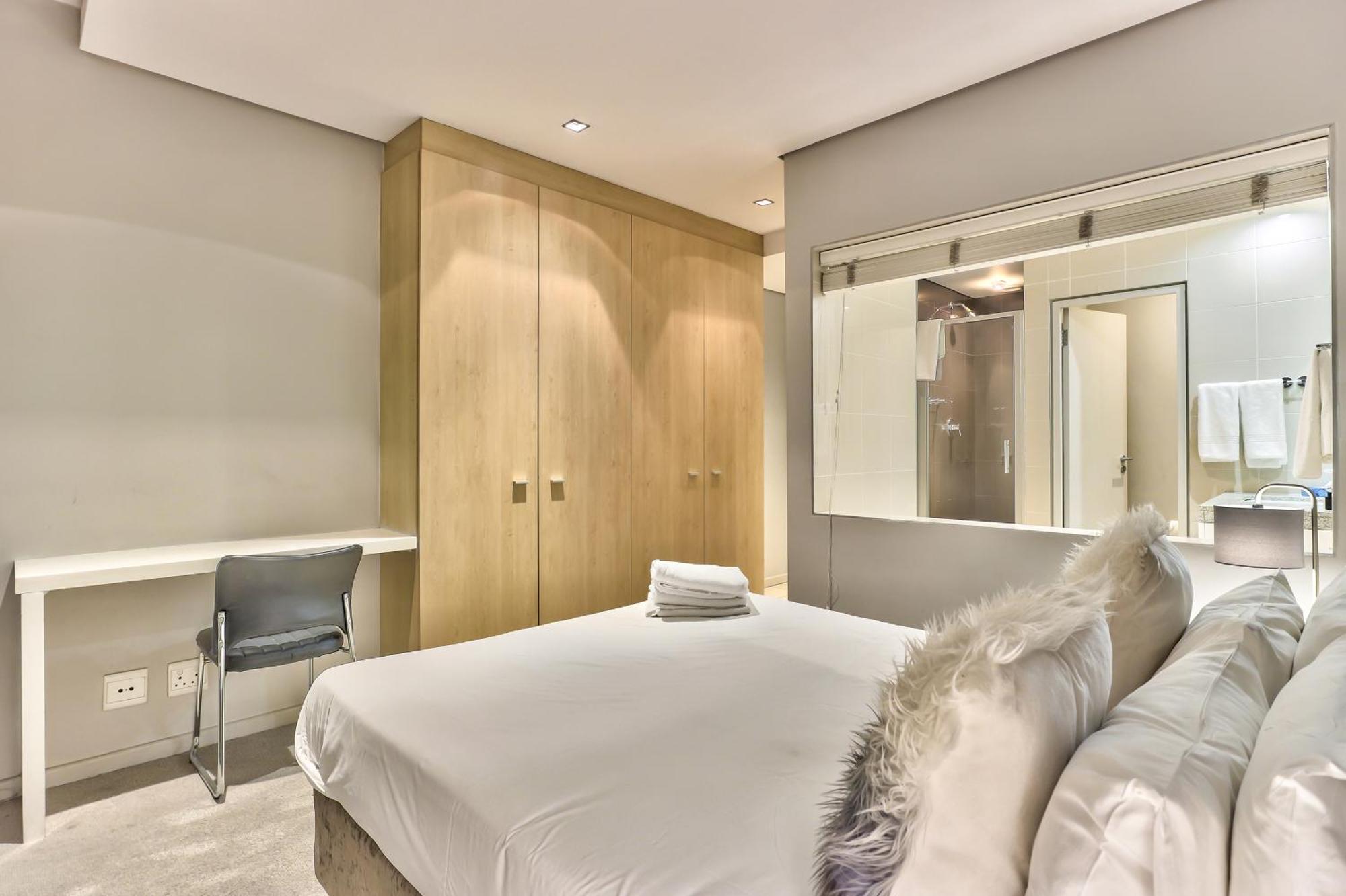 Harbouredge Suites Cape Town Room photo